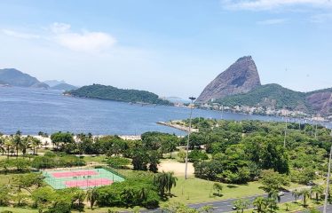 Alugado -Flamengo – apto de frente- 154 m2 – 03 quartos, com dependências.